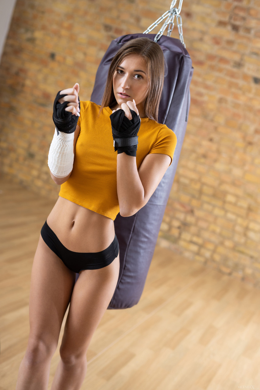 Sexy athlete Mina strips and masturbates after her boxing practice zdjęcie porno #425642621
