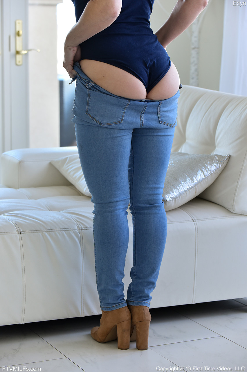 Stunning MILF in jeans Edyn exposes her beautiful tits & her great love holes foto porno #423923556 | FTV MILFs Pics, Edyn Blair, MILF, porno ponsel
