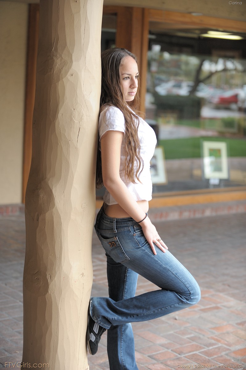 Amateur stunner in tight jeans Carina flashes her natural tits in public ポルノ写真 #425177572