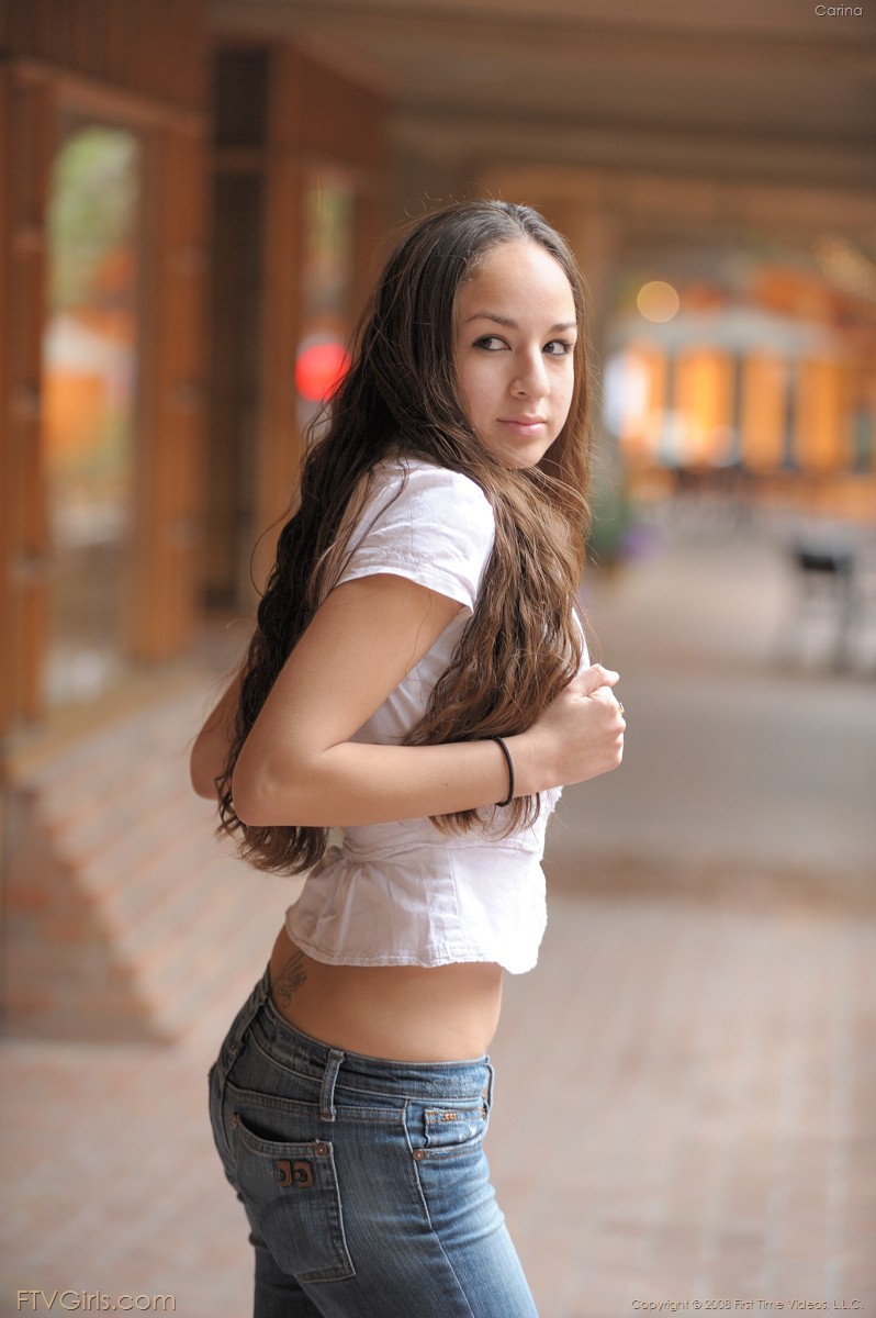 Amateur stunner in tight jeans Carina flashes her natural tits in public 포르노 사진 #425177576