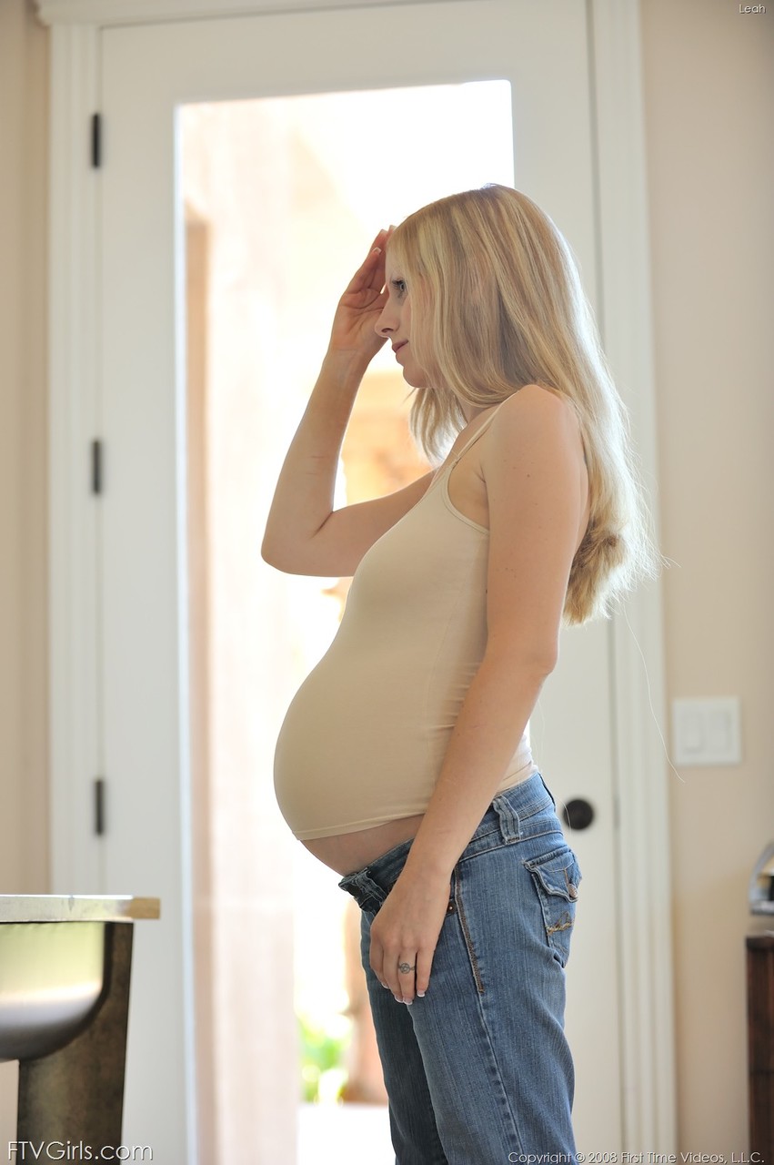 Pregnant blonde teen Leah reveals her saggy boobs and milks her big nipple порно фото #425119419
