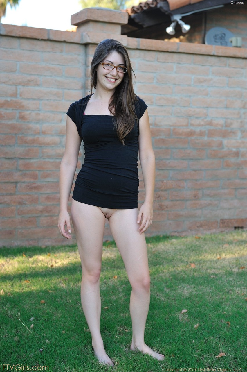 Amateur cutie with glasses Orianna gets naked while doing exercises outdoors 色情照片 #423872553