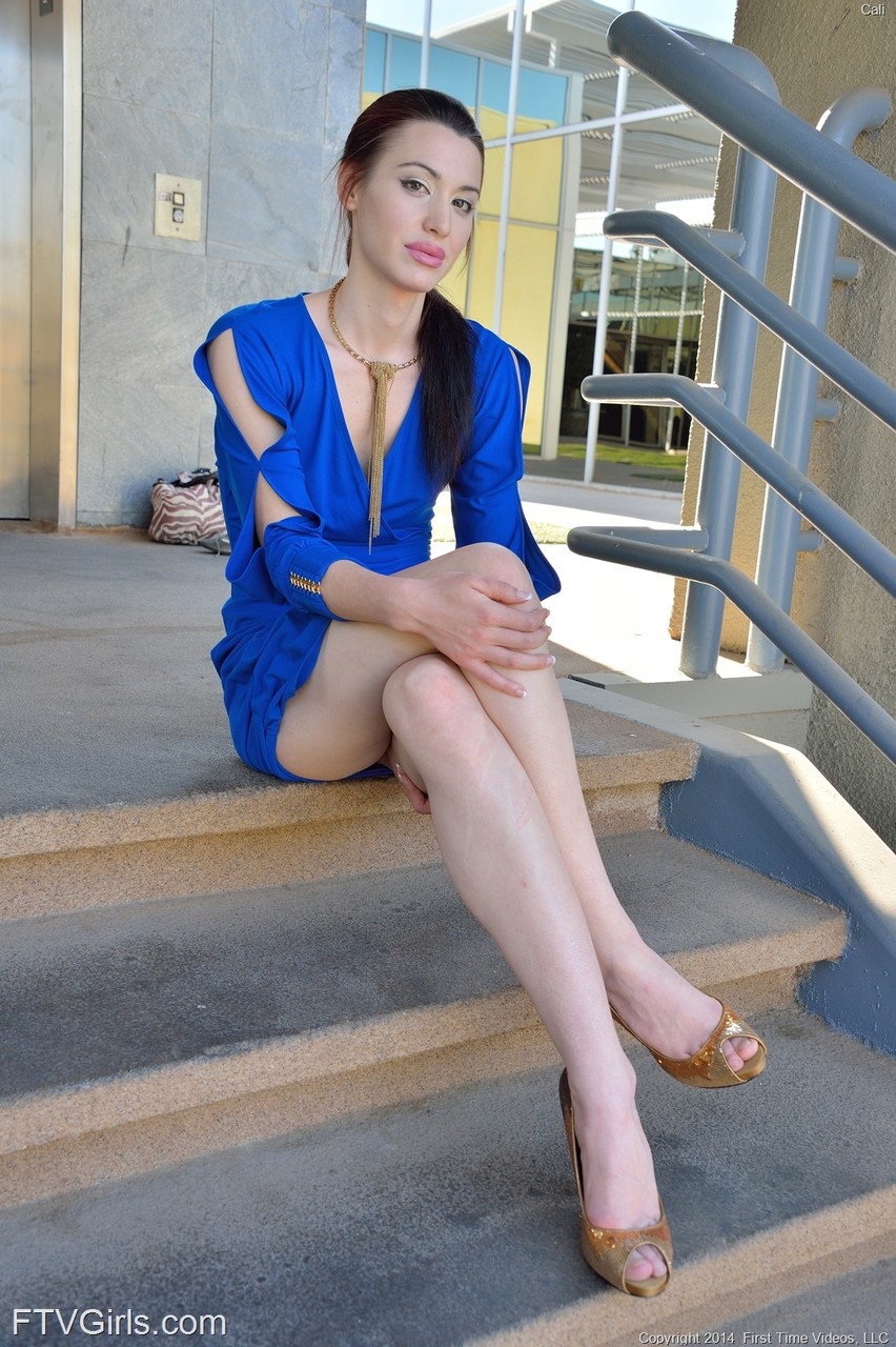 Sweet teen Cali hikes her blue dress and masturbates outdoors on the steps zdjęcie porno #424042681
