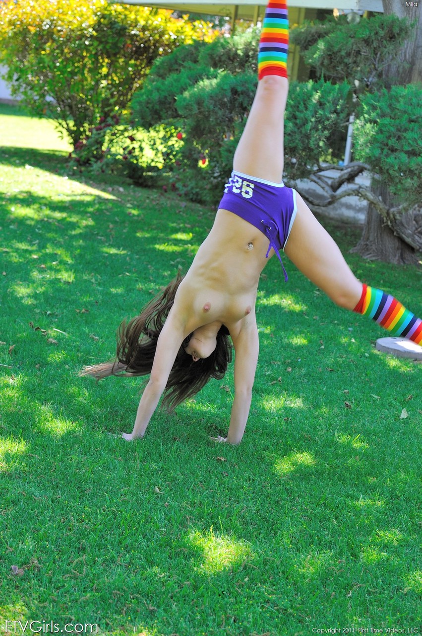 Flexible glamour babe Mila spreads her big labia after nude outdoor play porno fotoğrafı #424839051