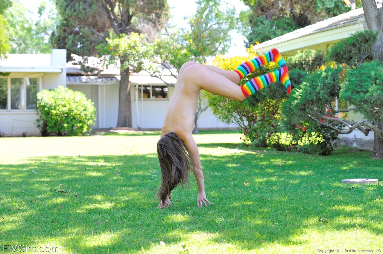 Flexible glamour babe Mila spreads her big labia after nude outdoor play porno fotoğrafı #424839070