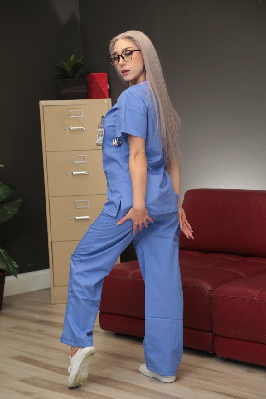 Sexy nurse with hot boobs Skylar Vox gets brutally screwed by her colleague foto pornográfica #424004095