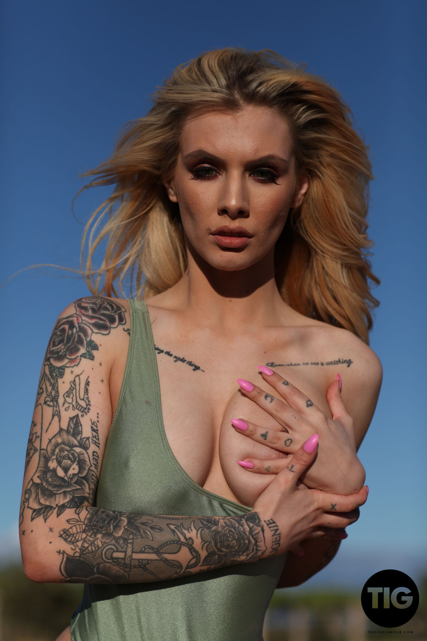 Blonde model with tattoos Saskia Valentine shows her fine breasts outdoors 色情照片 #428530505 | This Is Glamour Pics, Saskia Valentine, Glasses, 手机色情