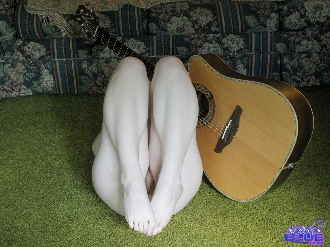 19-year-old babe Nicki Blue posing nude with a guitar in her hands foto porno #424548943 | Pornstar Platinum Pics, Nicki Blue, Redhead, porno móvil