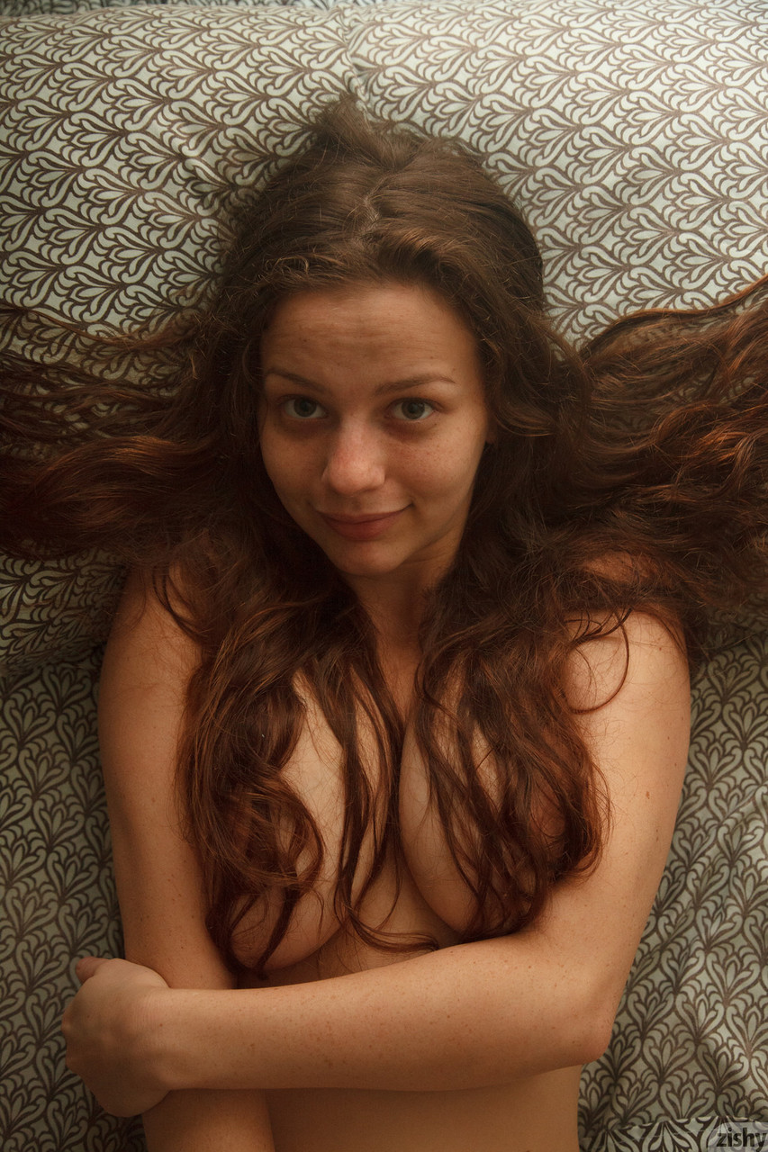 Brunette Teen Avri Gaines Unveils Her Nice Breasts Hairy Vagina In Her Room