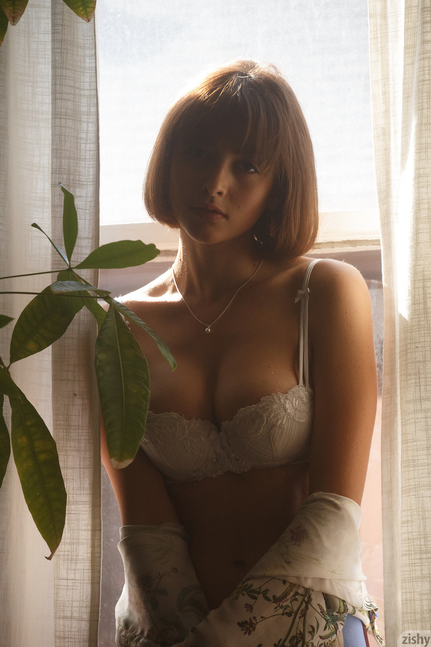 Amateur girlfriend Basil Navas reveals her fantastic tits and poses naked porno fotoğrafı #427028770