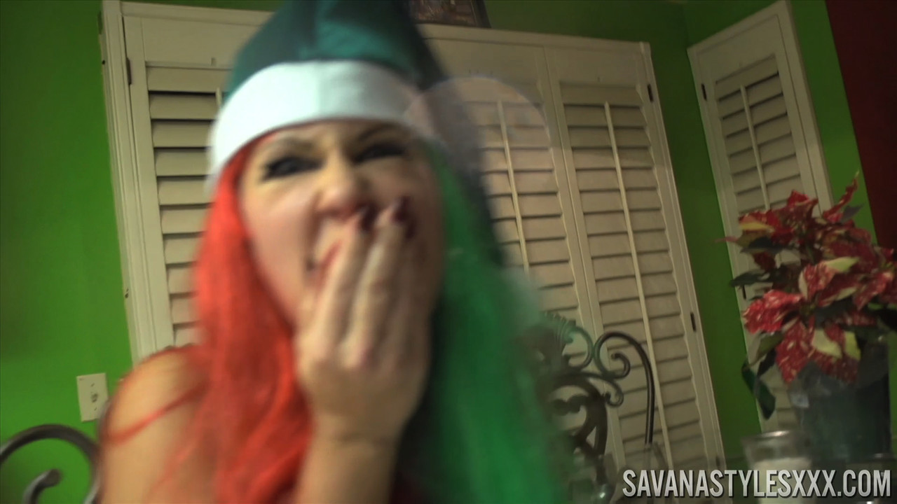 Naughty elf Savana Styles squirts as she masturbates passionately foto porno #422934550
