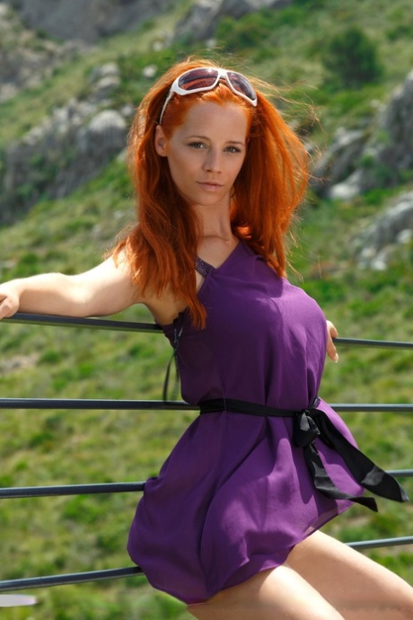 Redhead Ariel Piper Fawn undresses for nude modeling gig in National Park - PornHugo.net