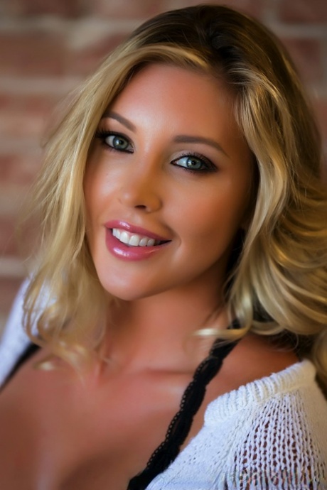 Famous Pornstar Samantha Saint Shows Off Her Pretty Face While Modeling Solo