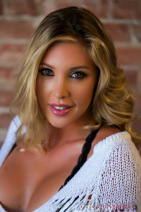Famous Pornstar Samantha Saint Shows Off Her Pretty Face While Modeling Solo
