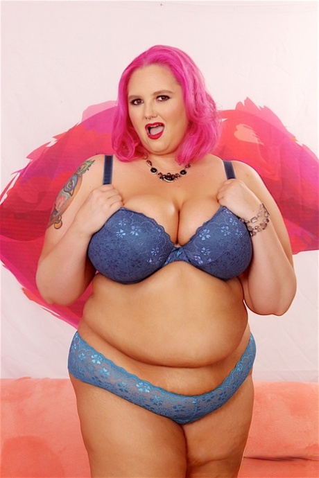 Despite being an old lady with pink hair, Sara Star suffers from breast cancer after getting naked and fully conscious.