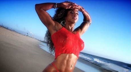 Ebony Bodybuilder Alexis Ellis Reveals Her Under Boobs At Low Tide On A Beach