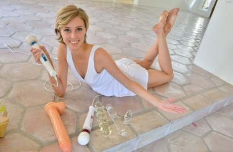 Blonde Chick With Short Hair And Nice Legs Fists And Toys Her Own Asshole