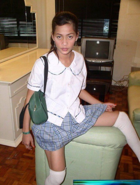 Asian Schoolgirl Parts Her Pussy After Getting Naked In White OTK Socks