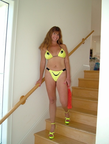 Horny Mature Lady Dee Delmar Dildos Her Twat In Smiley Face Bikini