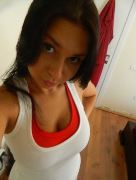 Dark Haired Amateur Aubrey Paige Takes Selfies As She Exposes Her Hot Body
