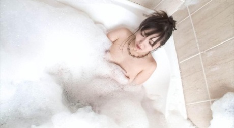 With a shower on the edge of the bathtub, Haruka Oosawa Asian exhales excitement as it falls.