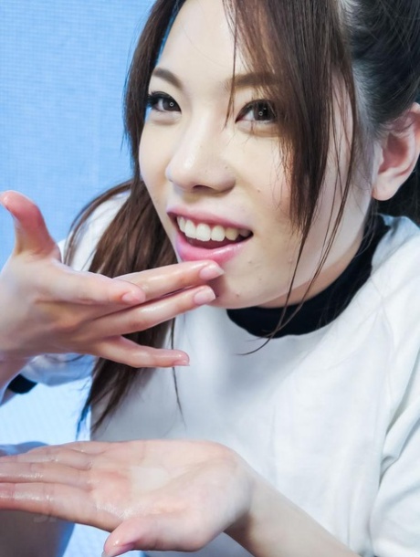 Then Emi Sasaki, a Japanese girl who gives out her BJJ to herself, starts eating cum from the palm of her hand.