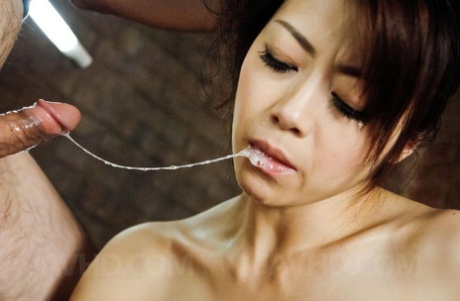 Having Maki Hojo, an Asian, with his mouth full of semen that drips profusely, fondles her lips.