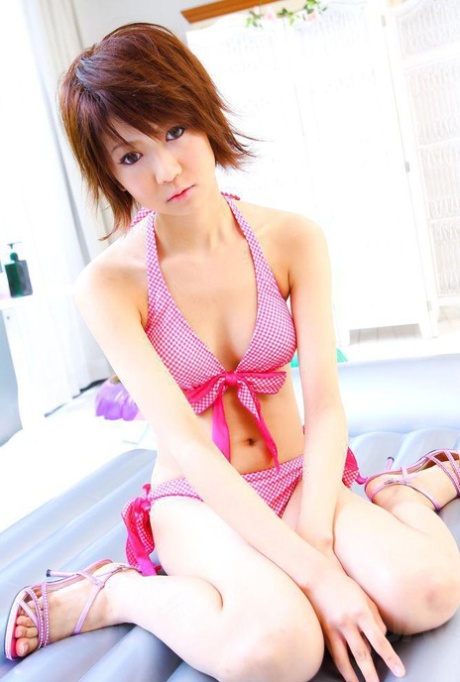 The BBG sex scene features Miriya Hazuki, an unattractive Japanese girl who sprays during the sexual activity.