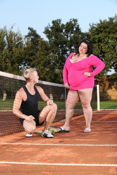 Fat Woman Viktorie Face Sits Her Tennis Instructor During Sex On A Clay Court