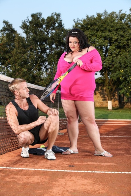 Fat Woman Viktorie Face Sits Her Tennis Instructor During Sex On A Clay Court