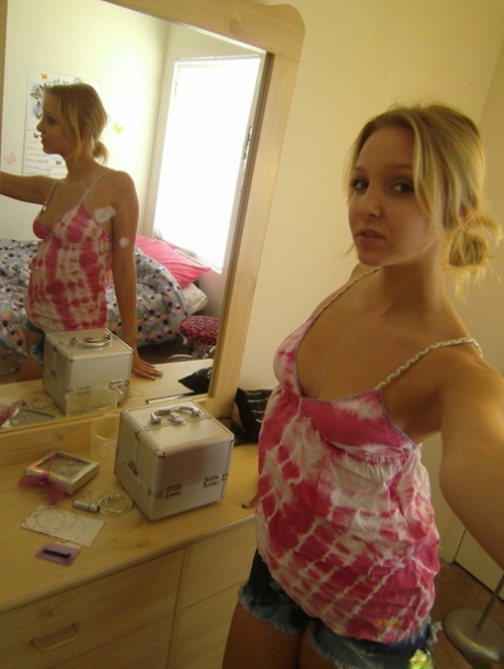 Bathroom mirror: Blonde amateur Elle loses her breastbone in selfie.