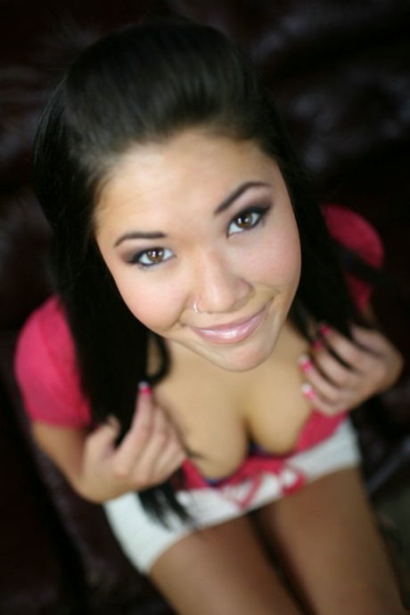 Asian Chick London Keyes Sports A Pearl Necklace After A Naked POV Blowjob