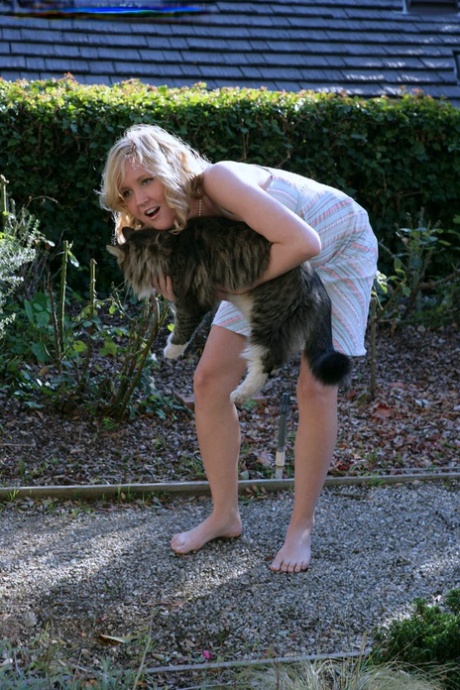 Blonde Teen Kimber Clarkson Hangs Onto Her Cat Before Showing Her Tight Slit
