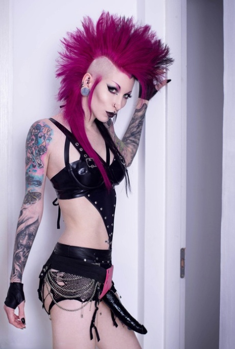 Her Alt girl, Razor, has a mohawk hairstyle and an anal buttocks.