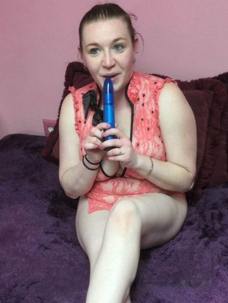 Amateur BBW Sinful Skye Uses A Toy And Fingers To Appease Her Horny Pussy