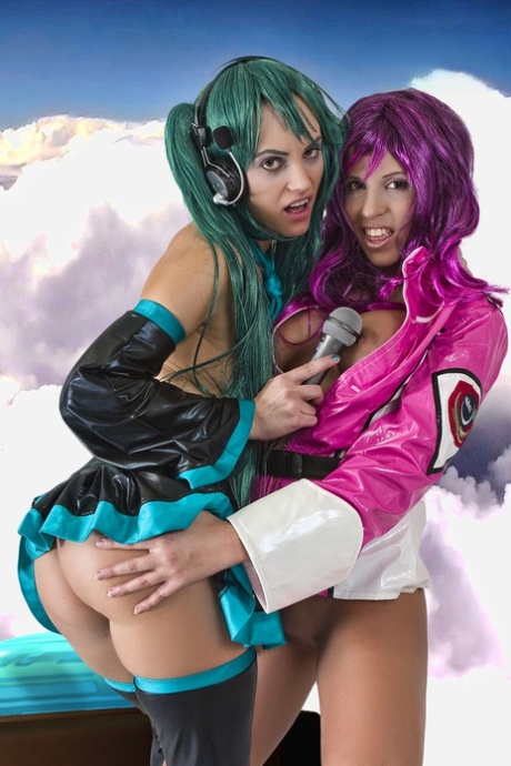 Pretty Cosplayers Share A Lesbian Kiss While Belting Out A Song