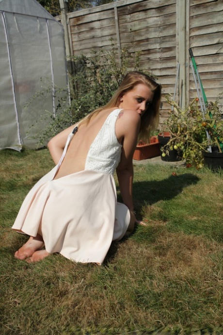 In backyard mode, first timer Kaylee pulls out her zipper to expose herself in a white dress.