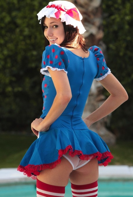 Cosplay Hottie Catie Minx Pinches Her Cute Nipples And Flashes Her Muff