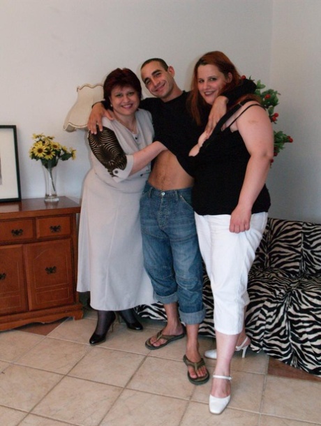 Threesome: Obese women have a threesome with a skinny young man on the sofa.