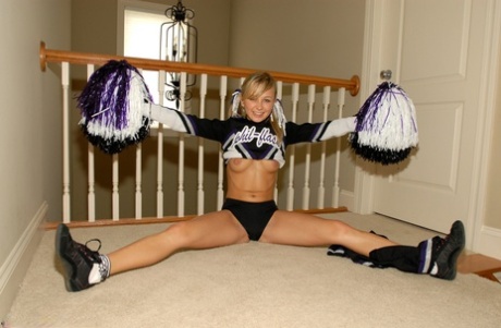 Cute Solo Girl Teen Kasia Exposes Herself In Her Cheer Leading Outfit