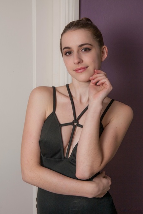 Eva Green, a pale girl, exhibits her impressive physique while wearing her hair up.