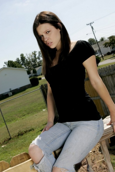 Hot Young Amateur Emma Pulling Down Her Tight Jeans Outside To Flash Hot Ass