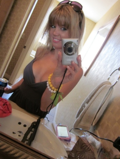 Sweet little girl: Diddylicious takes selfies while naked in the bathroom.