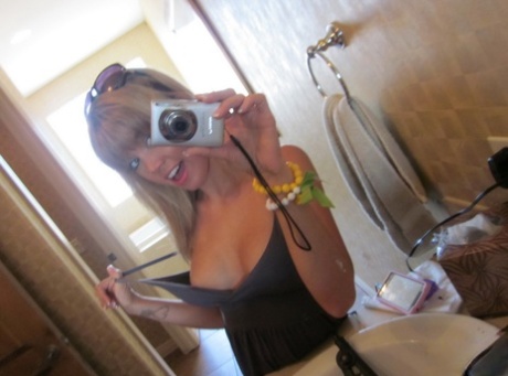 Diddylicious, a charming young girl, poses for selfies while being bottomless in a bathroom.