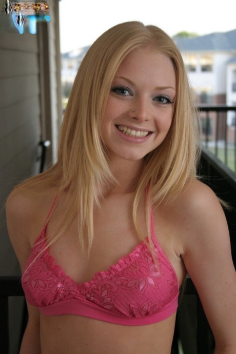 Charming Beauty Skye Model Looks Absolutely Stunning In Her Pink Bikini