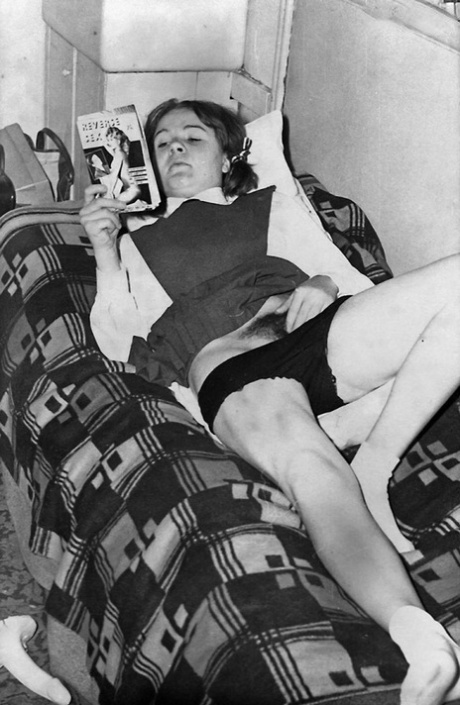 Vintage Schoolgirl Panty Porn - Vintage Panties Porn Pics & Naked Photos - PornPics.com
