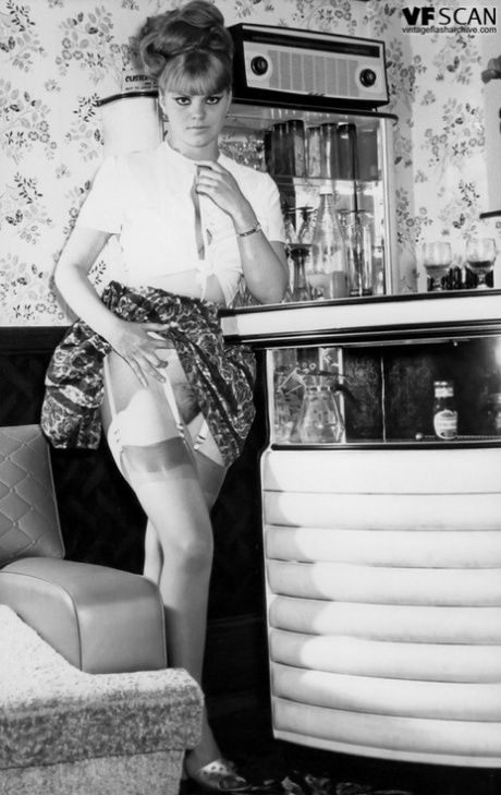 Hot Vintage Pornstars Flashing Sexy Upskirts Wearing Sheer Silk Stockings