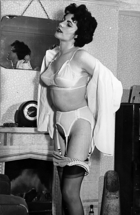 1950s Lingerie Vintage Panties Porn - Retro Lingerie Porn Pics & Naked Photos - PornPics.com