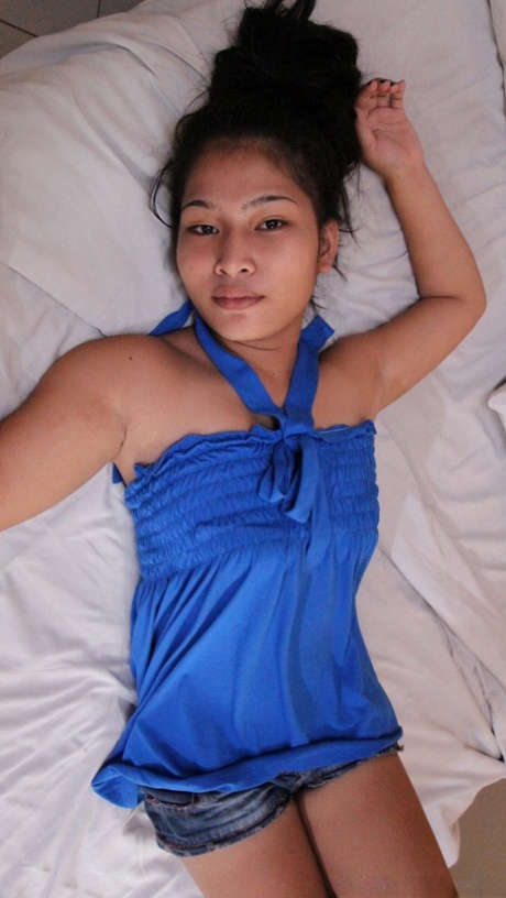 Filipina Sex Worker Provides A Sex Tourist With The Bare Back Sex He's Wanting
