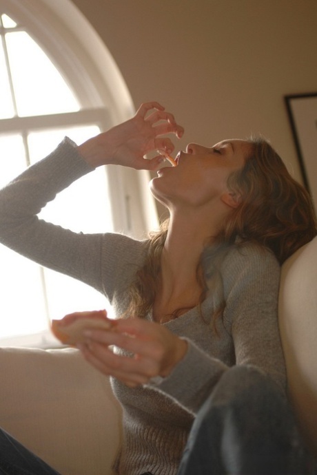 Solo Girl Nikkala Stott Takes Off Her Sweater After Having A Bite To Eat